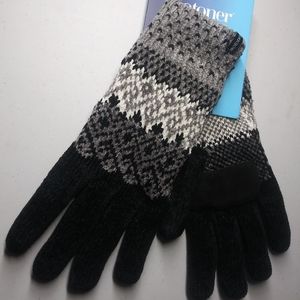 New Women's Isotoner Black Gray Zigzag Gloves.